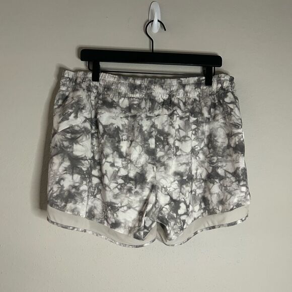Athleta Printed Mesh Racer Run Short 4” in White Botanics - Picture 3 of 13